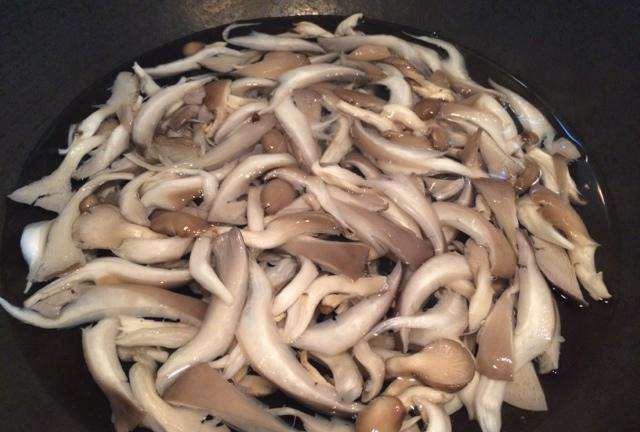 蘑菇多久能煮熟，蘑菇多久能煮熟？图1