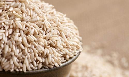 糙米的热量是多少大卡，每100克:小米、大米、糙米的卡路里是多少？图2