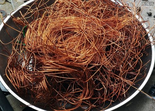 电缆铜回收多少钱一斤，剥去电缆皮大概能卖20元一斤左右